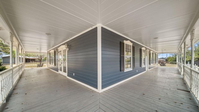 2205 S US Highway 77, Giddings, TX 78942