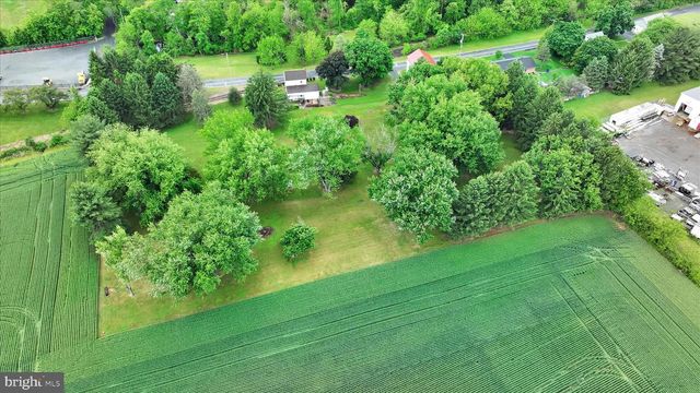809 WATER ST, Shoemakersville, PA 19555