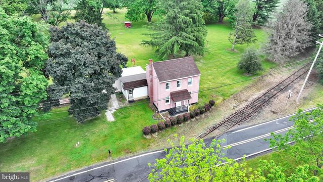 809 WATER ST, Shoemakersville, PA 19555