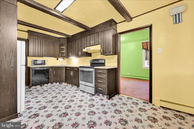 809 WATER ST, Shoemakersville, PA 19555