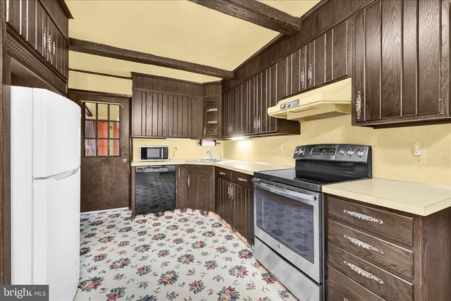 809 WATER ST, Shoemakersville, PA 19555