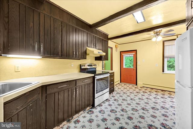 809 WATER ST, Shoemakersville, PA 19555