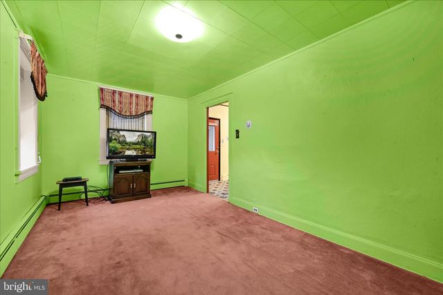 809 WATER ST, Shoemakersville, PA 19555