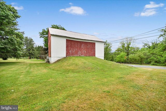 809 WATER ST, Shoemakersville, PA 19555