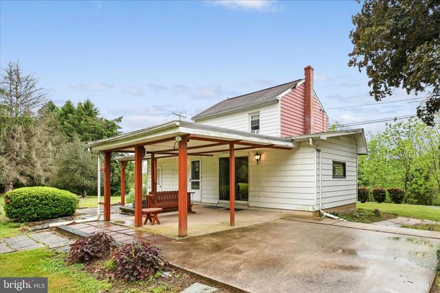809 WATER ST, Shoemakersville, PA 19555