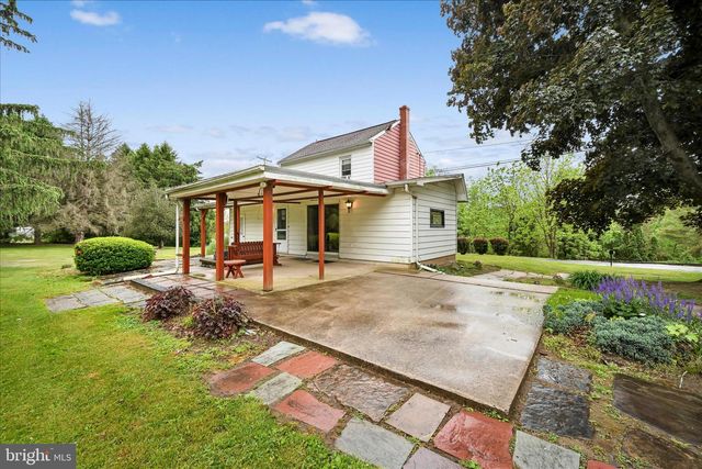 809 WATER ST, Shoemakersville, PA 19555