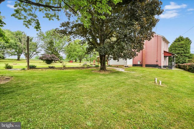 809 WATER ST, Shoemakersville, PA 19555