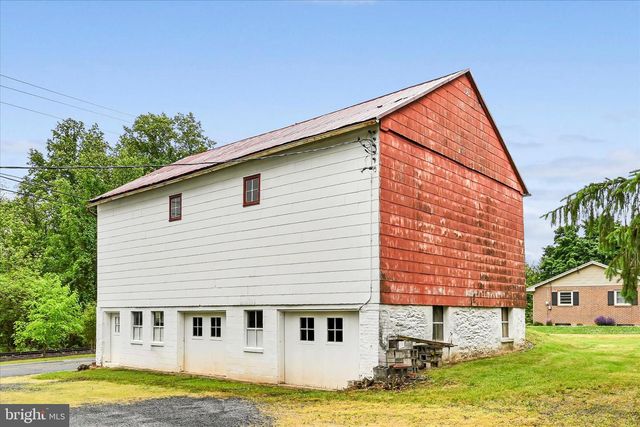 809 WATER ST, Shoemakersville, PA 19555