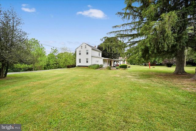 809 WATER ST, Shoemakersville, PA 19555