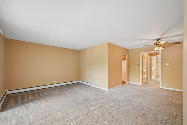 835 S Dwyer Avenue A, Arlington Heights, IL 60005
