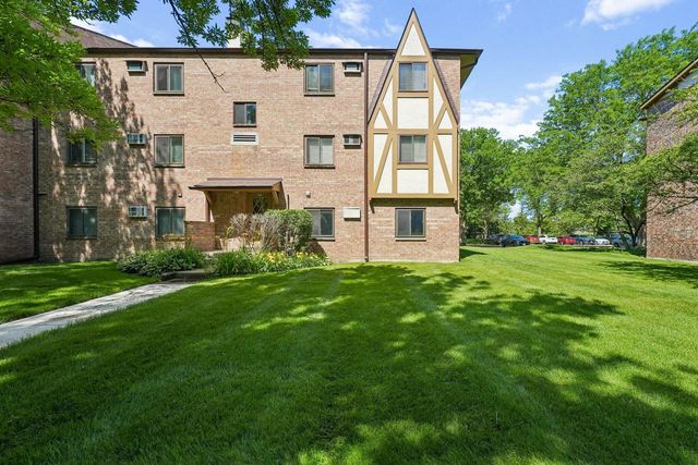 835 S Dwyer Avenue A, Arlington Heights, IL 60005