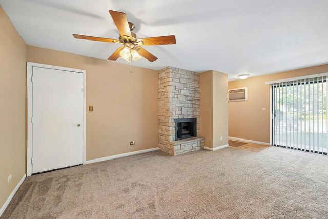 835 S Dwyer Avenue A, Arlington Heights, IL 60005