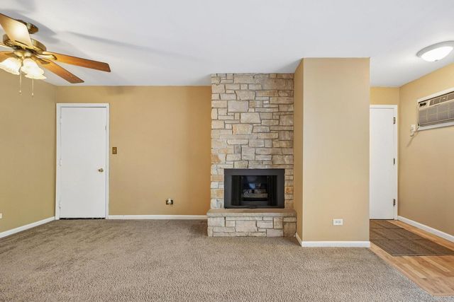 835 S Dwyer Avenue A, Arlington Heights, IL 60005