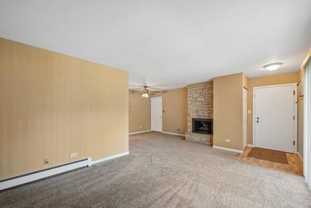 835 S Dwyer Avenue A, Arlington Heights, IL 60005