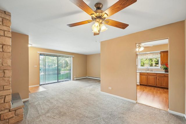 835 S Dwyer Avenue A, Arlington Heights, IL 60005