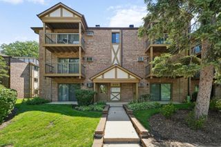 835 S Dwyer Avenue A, Arlington Heights, IL 60005