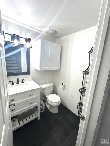 3333 El Encanto Court 22, Bakersfield, CA 93301