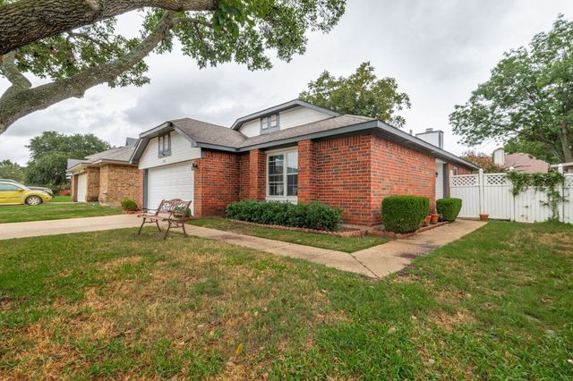 5814 Fox Hunt Drive, Arlington, TX 76017
