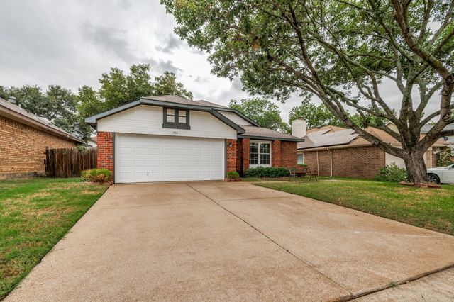 5814 Fox Hunt Drive, Arlington, TX 76017