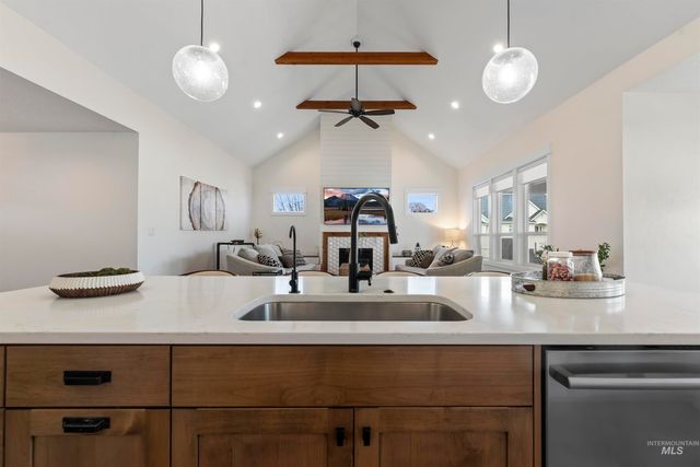 492 Applecreek St, Middleton, ID 83644