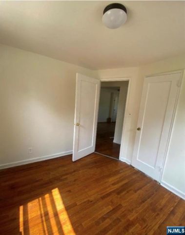 21A Carolyn Terrace, Roselle, NJ 07203