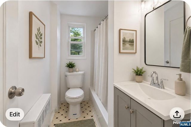 21A Carolyn Terrace, Roselle, NJ 07203