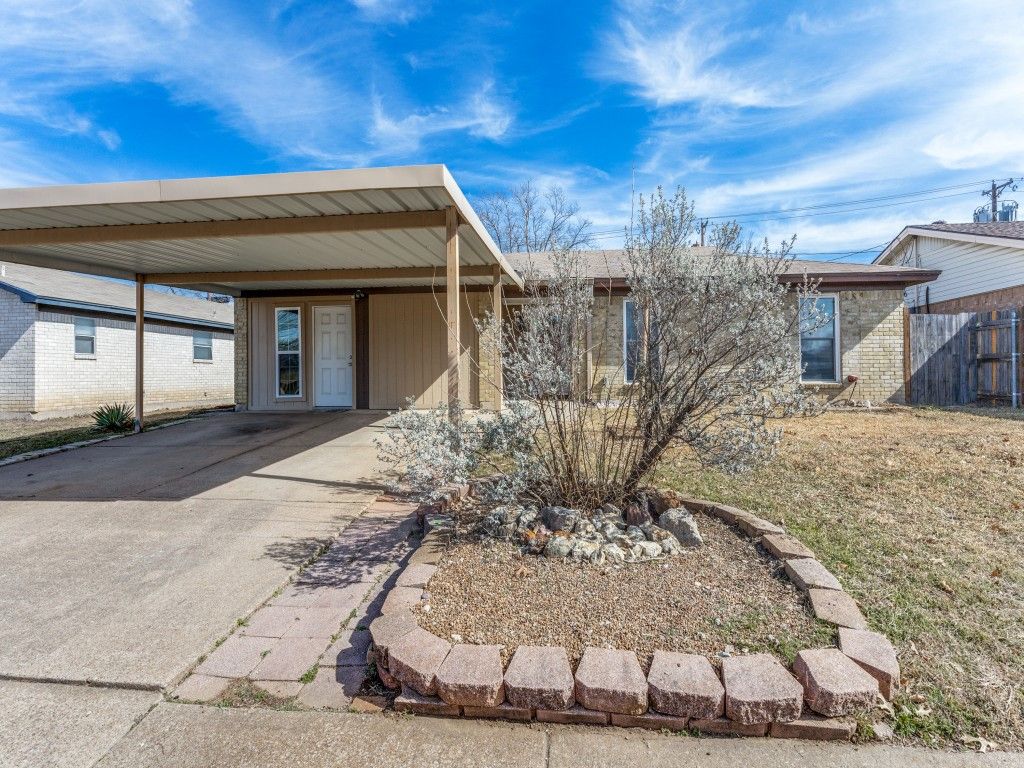 6924 Richardson Drive, Watauga, TX 76148