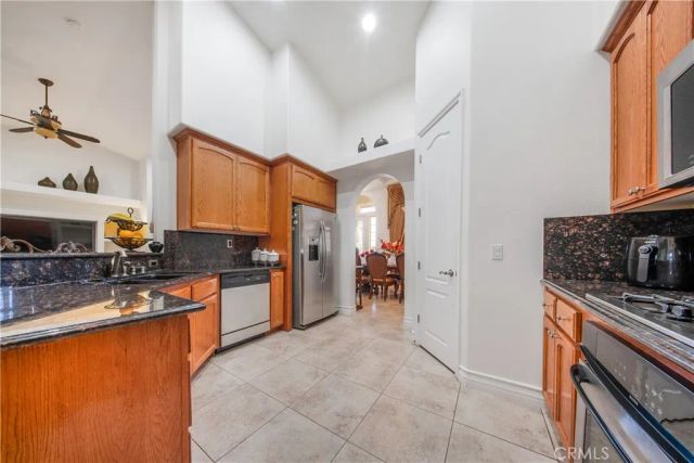 10490 Joshua, Oak Hills, CA 92344