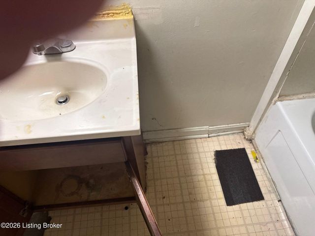 2230 Congress St, Louisville, KY 40212