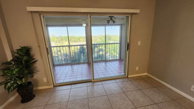 3146 Via Poinciana Via Poinciana 414, Lake Worth, FL 33467