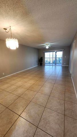 3146 Via Poinciana Via Poinciana 414, Lake Worth, FL 33467