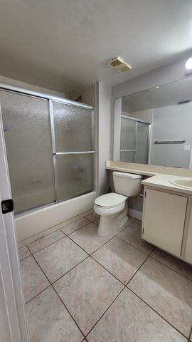 3146 Via Poinciana Via Poinciana 414, Lake Worth, FL 33467