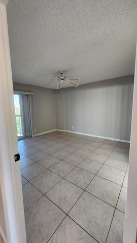 3146 Via Poinciana Via Poinciana 414, Lake Worth, FL 33467