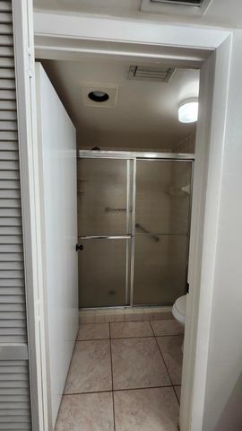 3146 Via Poinciana Via Poinciana 414, Lake Worth, FL 33467