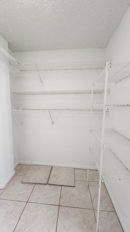 3146 Via Poinciana Via Poinciana 414, Lake Worth, FL 33467