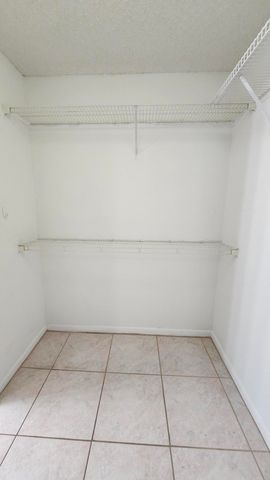 3146 Via Poinciana Via Poinciana 414, Lake Worth, FL 33467