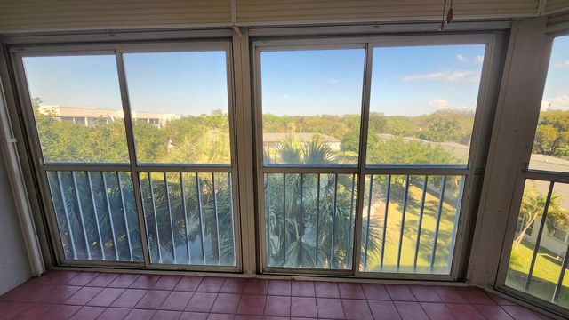 3146 Via Poinciana Via Poinciana 414, Lake Worth, FL 33467