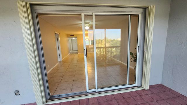 3146 Via Poinciana Via Poinciana 414, Lake Worth, FL 33467