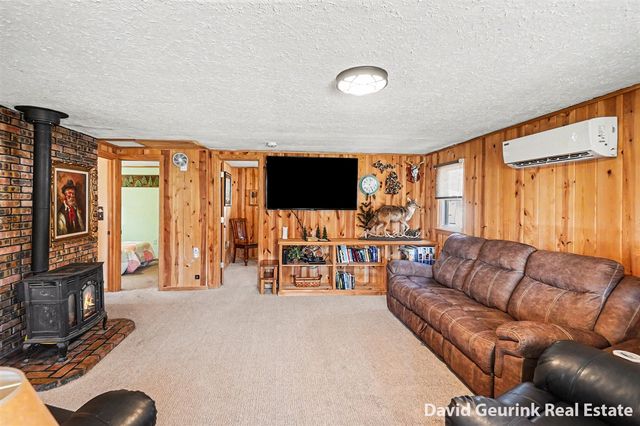 7566 Main Street, Newaygo, MI 49337