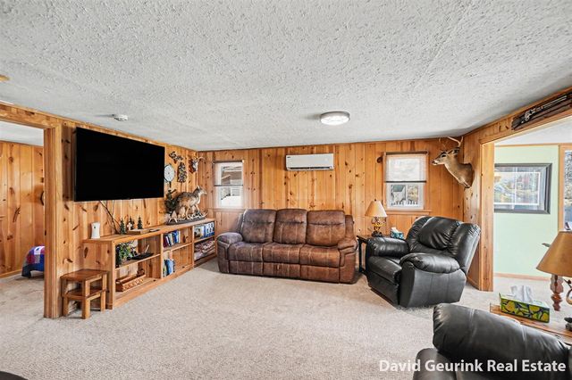 7566 Main Street, Newaygo, MI 49337