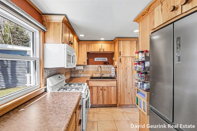 7566 Main Street, Newaygo, MI 49337