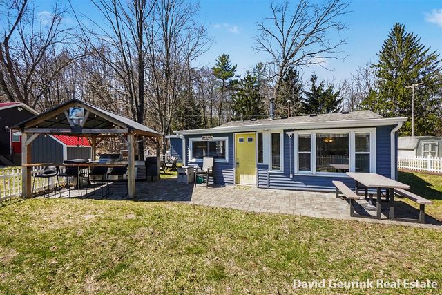 7566 Main Street, Newaygo, MI 49337