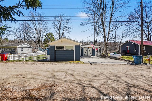 7566 Main Street, Newaygo, MI 49337