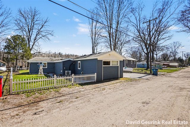 7566 Main Street, Newaygo, MI 49337