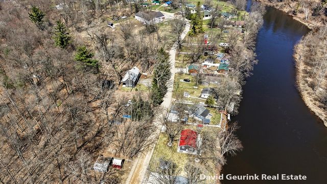 7566 Main Street, Newaygo, MI 49337