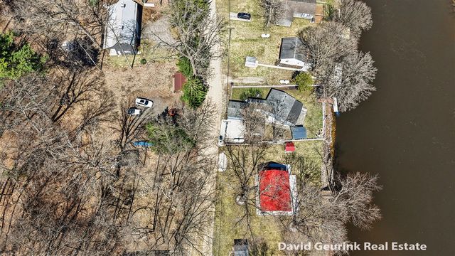 7566 Main Street, Newaygo, MI 49337
