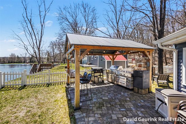 7566 Main Street, Newaygo, MI 49337
