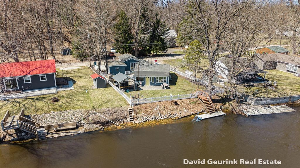 7566 Main Street, Newaygo, MI 49337