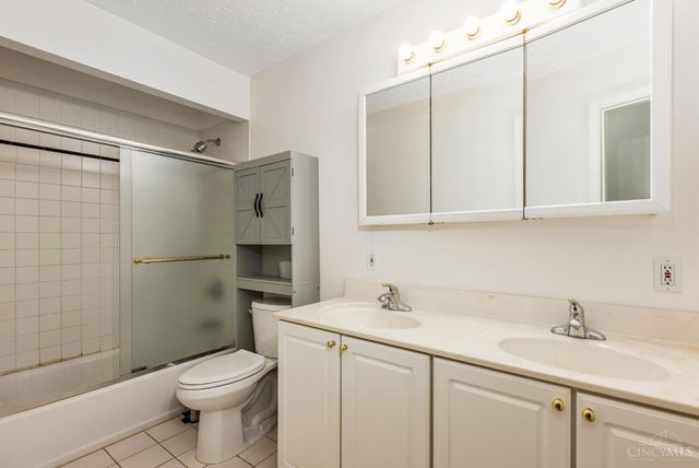 9699 Humphrey Road, Cincinnati, OH 45242
