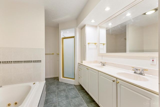 9699 Humphrey Road, Cincinnati, OH 45242